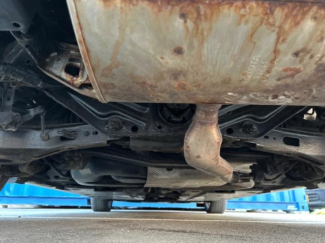 プリウス Ｓツーリングセレクション　４ＷＤ　禁煙車　黒革シート　純正９型ＳＤナビ　バックカメラ　寒冷地仕様　衝突被害軽減システム　レーダークルーズ　ドラレコ　スマートキー　ＬＥＤヘッド　ビルトインＥＴＣ　純正１７インチアルミ（17枚目）