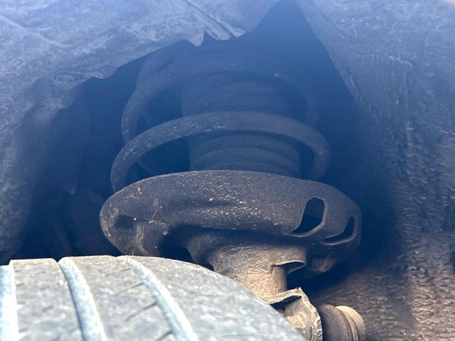 プリウス Ｓツーリングセレクション　４ＷＤ　禁煙車　黒革シート　純正９型ＳＤナビ　バックカメラ　寒冷地仕様　衝突被害軽減システム　レーダークルーズ　ドラレコ　スマートキー　ＬＥＤヘッド　ビルトインＥＴＣ　純正１７インチアルミ（18枚目）