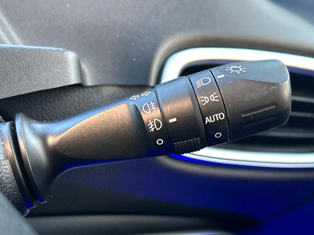 プリウス Ｓツーリングセレクション　４ＷＤ　禁煙車　黒革シート　純正９型ＳＤナビ　バックカメラ　寒冷地仕様　衝突被害軽減システム　レーダークルーズ　ドラレコ　スマートキー　ＬＥＤヘッド　ビルトインＥＴＣ　純正１７インチアルミ（24枚目）