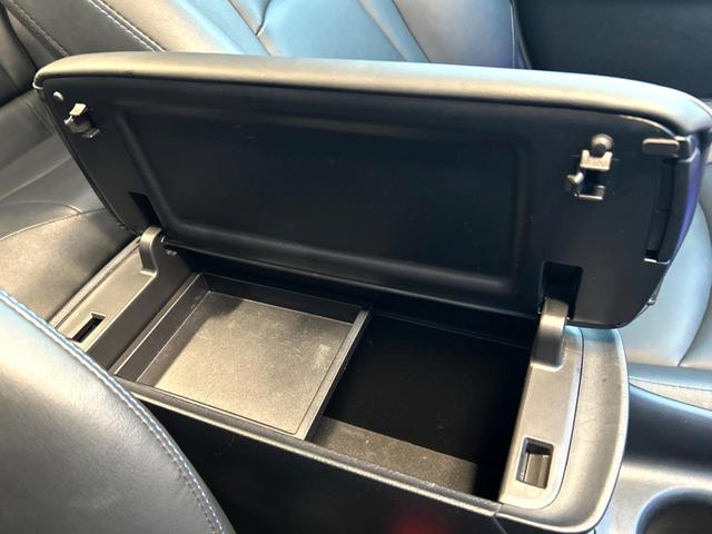 プリウス Ｓツーリングセレクション　４ＷＤ　禁煙車　黒革シート　純正９型ＳＤナビ　バックカメラ　寒冷地仕様　衝突被害軽減システム　レーダークルーズ　ドラレコ　スマートキー　ＬＥＤヘッド　ビルトインＥＴＣ　純正１７インチアルミ（33枚目）