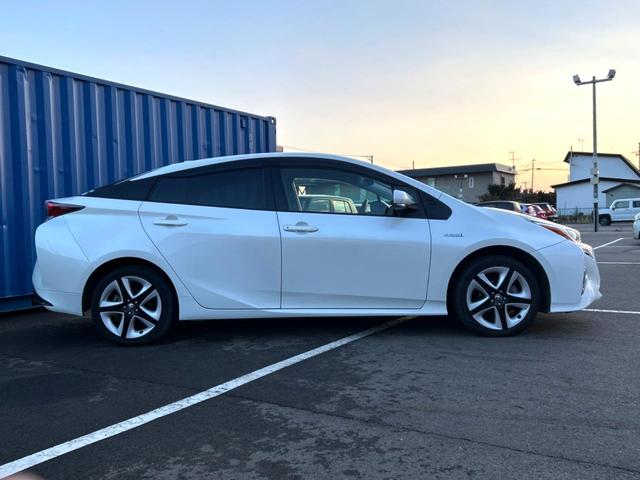 プリウス Ｓツーリングセレクション　４ＷＤ　禁煙車　黒革シート　純正９型ＳＤナビ　バックカメラ　寒冷地仕様　衝突被害軽減システム　レーダークルーズ　ドラレコ　スマートキー　ＬＥＤヘッド　ビルトインＥＴＣ　純正１７インチアルミ（38枚目）