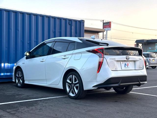 プリウス Ｓツーリングセレクション　４ＷＤ　禁煙車　黒革シート　純正９型ＳＤナビ　バックカメラ　寒冷地仕様　衝突被害軽減システム　レーダークルーズ　ドラレコ　スマートキー　ＬＥＤヘッド　ビルトインＥＴＣ　純正１７インチアルミ（39枚目）