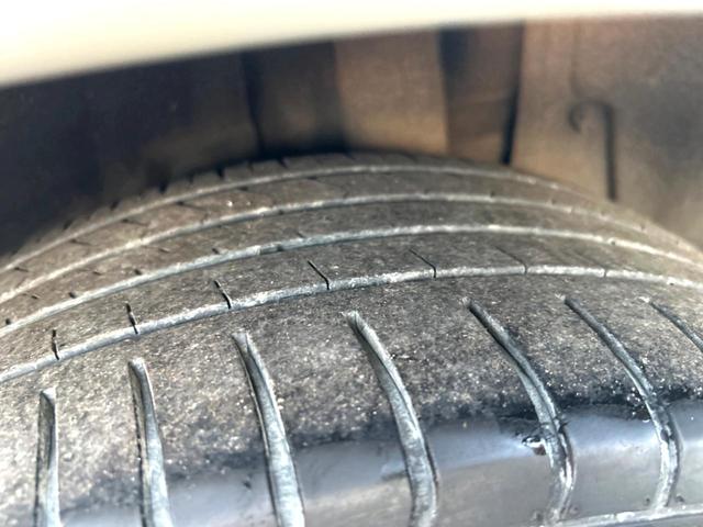 プリウス Ｓツーリングセレクション　４ＷＤ　禁煙車　黒革シート　純正９型ＳＤナビ　バックカメラ　寒冷地仕様　衝突被害軽減システム　レーダークルーズ　ドラレコ　スマートキー　ＬＥＤヘッド　ビルトインＥＴＣ　純正１７インチアルミ（42枚目）