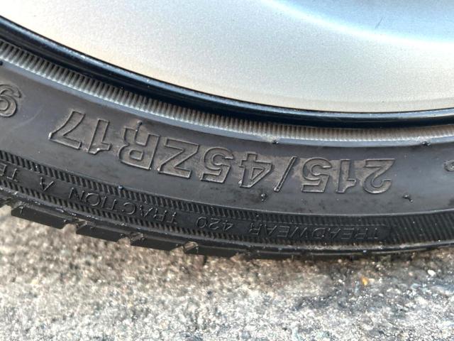 プリウス Ｓツーリングセレクション　４ＷＤ　禁煙車　黒革シート　純正９型ＳＤナビ　バックカメラ　寒冷地仕様　衝突被害軽減システム　レーダークルーズ　ドラレコ　スマートキー　ＬＥＤヘッド　ビルトインＥＴＣ　純正１７インチアルミ（43枚目）