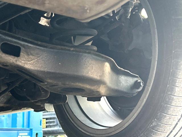 プリウス Ｓツーリングセレクション　４ＷＤ　禁煙車　黒革シート　純正９型ＳＤナビ　バックカメラ　寒冷地仕様　衝突被害軽減システム　レーダークルーズ　ドラレコ　スマートキー　ＬＥＤヘッド　ビルトインＥＴＣ　純正１７インチアルミ（44枚目）