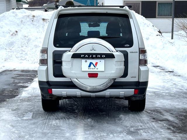 パジェロ ロング　スーパーエクシード　４ＷＤ　サンルーフ　ディーゼル　７人乗り　純正ナビ　バックカメラ　レザーシート　シートヒーター　パワーシート　ドラレコ　ＨＩＤヘッド　ＥＴＣ　クルコン　ロックフォードサウンドシステム（15枚目）