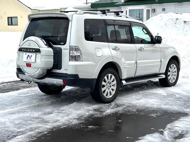 パジェロ ロング　スーパーエクシード　４ＷＤ　サンルーフ　ディーゼル　７人乗り　純正ナビ　バックカメラ　レザーシート　シートヒーター　パワーシート　ドラレコ　ＨＩＤヘッド　ＥＴＣ　クルコン　ロックフォードサウンドシステム（17枚目）