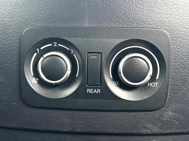 パジェロ ロング　スーパーエクシード　４ＷＤ　サンルーフ　ディーゼル　７人乗り　純正ナビ　バックカメラ　レザーシート　シートヒーター　パワーシート　ドラレコ　ＨＩＤヘッド　ＥＴＣ　クルコン　ロックフォードサウンドシステム（26枚目）