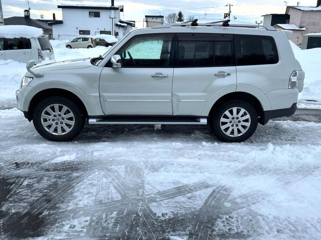 パジェロ ロング　スーパーエクシード　４ＷＤ　サンルーフ　ディーゼル　７人乗り　純正ナビ　バックカメラ　レザーシート　シートヒーター　パワーシート　ドラレコ　ＨＩＤヘッド　ＥＴＣ　クルコン　ロックフォードサウンドシステム（38枚目）