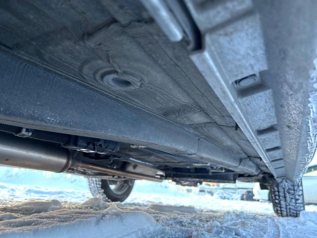 スイフト ハイブリッドRS 4WD 禁煙車 SDナビ ドラレコ 全席シートヒーター レーダークルーズコントロール 衝突軽減システム LEDヘッドライト ETC スマートキー 盗難防止システム ドアバイザー オートエアコン(22枚目)