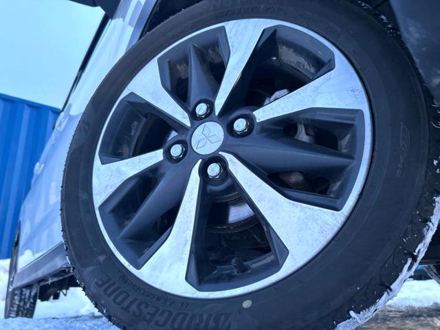 �y�����P�T�C���`�A���~�z�C�[���z�O�ςɃ}�b�`���������A���~�z�C�[���𑕒����Ă���܂��B�e��ЊO�A���~�z�C�[����A�X�^�b�h���X�^�C�����戵�����Ă���܂��B���񂲑��k����������