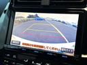 プリウス Ｓツーリングセレクション　４ＷＤ　禁煙車　黒革シート　純正９型ＳＤナビ　バックカメラ　寒冷地仕様　衝突被害軽減システム　レーダークルーズ　ドラレコ　スマートキー　ＬＥＤヘッド　ビルトインＥＴＣ　純正１７インチアルミ（4枚目）
