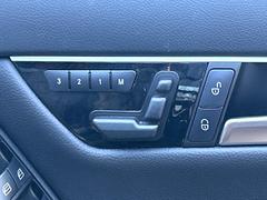 【メモリー機能付きパワーシート】ドライバーごとに設定したシート位置を記憶して、ボタン一つで切り替えできる便利な機能！運転する方が複数名いらっしゃるご家庭におすすめです♪ 6