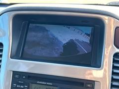 【バックカメラ】駐車時に後方がリアルタイム映像で確認できます。大型商業施設や立体駐車場での駐車時や、夜間のバック時に大活躍！運転スキルに関わらず、今や必須となった装備のひとつです！ 3