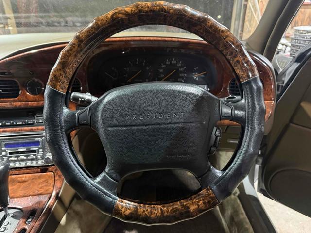 プレジデントＪＳ タイプＧ　オートクルーズコントロール　アルミホイール　ＡＴ　シートヒーター　電動格納ミラー　パワーシート　ＣＤ　ＭＤ　ＡＢＳ　エアコン　パワーステアリング（3枚目）