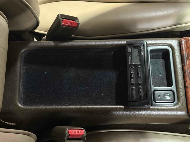 プレジデントＪＳ タイプＧ　オートクルーズコントロール　アルミホイール　ＡＴ　シートヒーター　電動格納ミラー　パワーシート　ＣＤ　ＭＤ　ＡＢＳ　エアコン　パワーステアリング（8枚目）