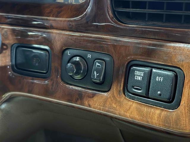 プレジデントＪＳ タイプＧ　オートクルーズコントロール　アルミホイール　ＡＴ　シートヒーター　電動格納ミラー　パワーシート　ＣＤ　ＭＤ　ＡＢＳ　エアコン　パワーステアリング（9枚目）