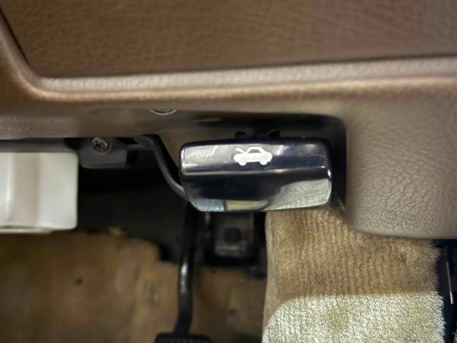 プレジデントＪＳ タイプＧ　オートクルーズコントロール　アルミホイール　ＡＴ　シートヒーター　電動格納ミラー　パワーシート　ＣＤ　ＭＤ　ＡＢＳ　エアコン　パワーステアリング（10枚目）