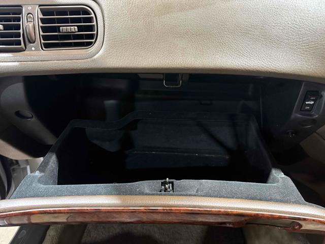 プレジデントＪＳ タイプＧ　オートクルーズコントロール　アルミホイール　ＡＴ　シートヒーター　電動格納ミラー　パワーシート　ＣＤ　ＭＤ　ＡＢＳ　エアコン　パワーステアリング（37枚目）