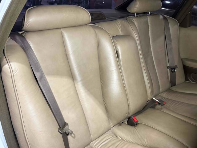 プレジデントＪＳ タイプＧ　オートクルーズコントロール　アルミホイール　ＡＴ　シートヒーター　電動格納ミラー　パワーシート　ＣＤ　ＭＤ　ＡＢＳ　エアコン　パワーステアリング（42枚目）