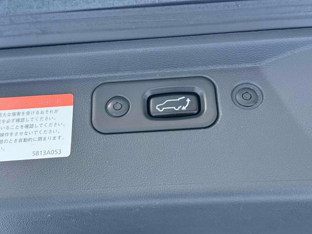 デリカＤ：５ Ｇ　プレミアム　４ＷＤ　ＥＴＣ　バックカメラ　ナビ　オートクルーズコントロール　両側電動スライドドア　オートライト　ＨＩＤ　電動リアゲート　スマートキー　電動格納ミラー　シートヒーター　３列シート　ＣＶＴ（9枚目）