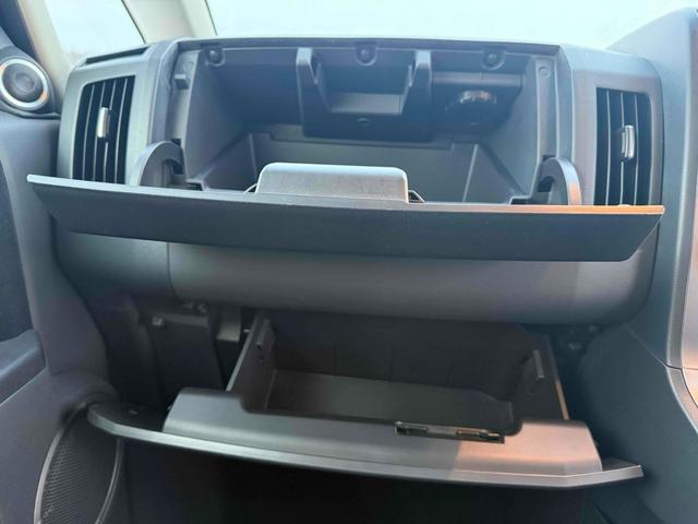 デリカＤ：５ Ｇ　プレミアム　４ＷＤ　ＥＴＣ　バックカメラ　ナビ　オートクルーズコントロール　両側電動スライドドア　オートライト　ＨＩＤ　電動リアゲート　スマートキー　電動格納ミラー　シートヒーター　３列シート　ＣＶＴ（10枚目）