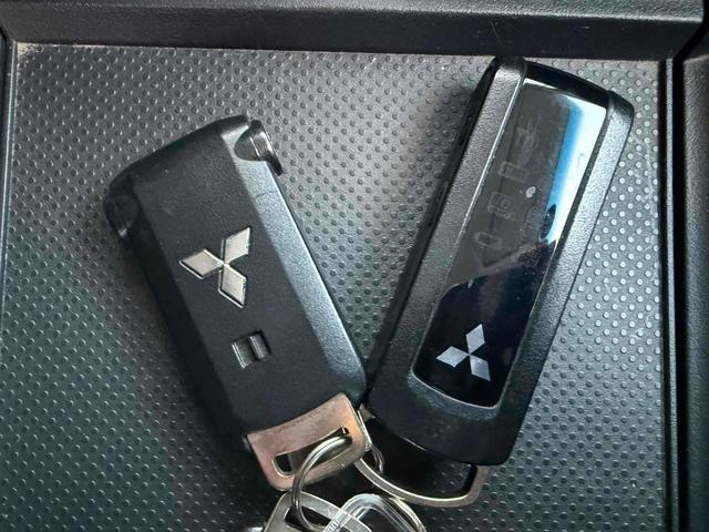 デリカＤ：５ Ｇ　プレミアム　４ＷＤ　ＥＴＣ　バックカメラ　ナビ　オートクルーズコントロール　両側電動スライドドア　オートライト　ＨＩＤ　電動リアゲート　スマートキー　電動格納ミラー　シートヒーター　３列シート　ＣＶＴ（11枚目）