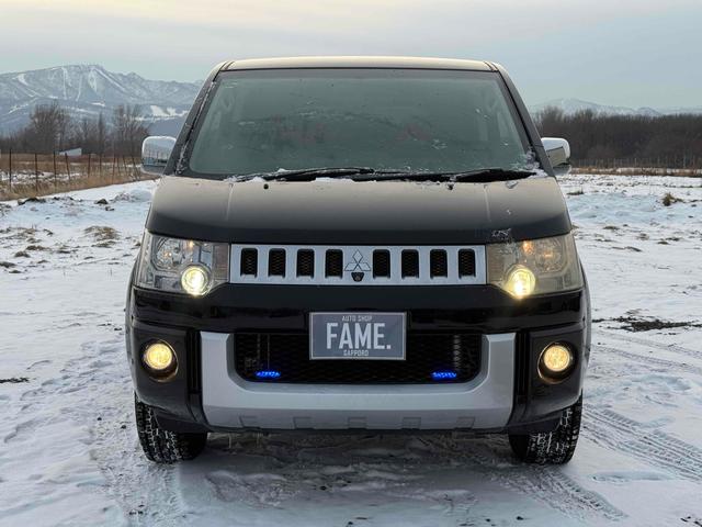 デリカＤ：５ Ｇ　プレミアム　４ＷＤ　ＥＴＣ　バックカメラ　ナビ　オートクルーズコントロール　両側電動スライドドア　オートライト　ＨＩＤ　電動リアゲート　スマートキー　電動格納ミラー　シートヒーター　３列シート　ＣＶＴ（12枚目）