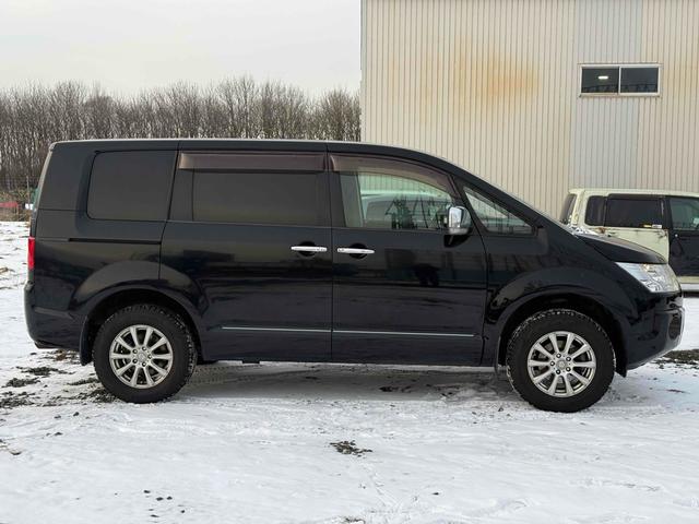 デリカＤ：５ Ｇ　プレミアム　４ＷＤ　ＥＴＣ　バックカメラ　ナビ　オートクルーズコントロール　両側電動スライドドア　オートライト　ＨＩＤ　電動リアゲート　スマートキー　電動格納ミラー　シートヒーター　３列シート　ＣＶＴ（16枚目）