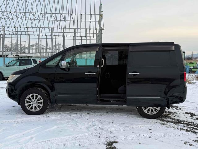 デリカＤ：５ Ｇ　プレミアム　４ＷＤ　ＥＴＣ　バックカメラ　ナビ　オートクルーズコントロール　両側電動スライドドア　オートライト　ＨＩＤ　電動リアゲート　スマートキー　電動格納ミラー　シートヒーター　３列シート　ＣＶＴ（30枚目）