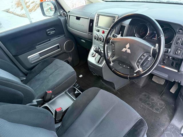 デリカＤ：５ Ｇ　プレミアム　４ＷＤ　ＥＴＣ　バックカメラ　ナビ　オートクルーズコントロール　両側電動スライドドア　オートライト　ＨＩＤ　電動リアゲート　スマートキー　電動格納ミラー　シートヒーター　３列シート　ＣＶＴ（31枚目）