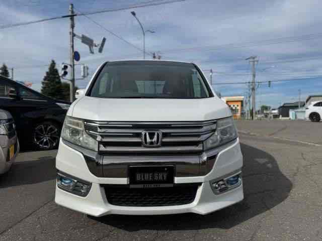 ステップワゴンスパーダ Ｚ　クールスピリット　４ＷＤ　ＥＴＣ　バックカメラ　オートクルーズコントロール　両側電動スライドドア　ＨＩＤ　スマートキー　アイドリングストップ　３列シート　ＣＶＴ　アルミホイール　盗難防止システム　衝突安全ボディ　ＡＢＳ（6枚目）