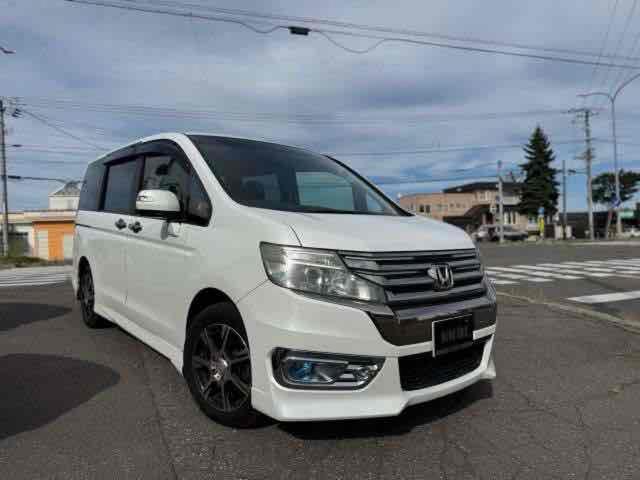 ステップワゴンスパーダ Ｚ　クールスピリット　４ＷＤ　ＥＴＣ　バックカメラ　オートクルーズコントロール　両側電動スライドドア　ＨＩＤ　スマートキー　アイドリングストップ　３列シート　ＣＶＴ　アルミホイール　盗難防止システム　衝突安全ボディ　ＡＢＳ（7枚目）