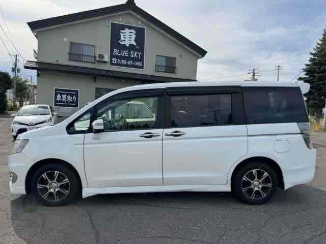 ステップワゴンスパーダ Ｚ　クールスピリット　４ＷＤ　ＥＴＣ　バックカメラ　オートクルーズコントロール　両側電動スライドドア　ＨＩＤ　スマートキー　アイドリングストップ　３列シート　ＣＶＴ　アルミホイール　盗難防止システム　衝突安全ボディ　ＡＢＳ（11枚目）