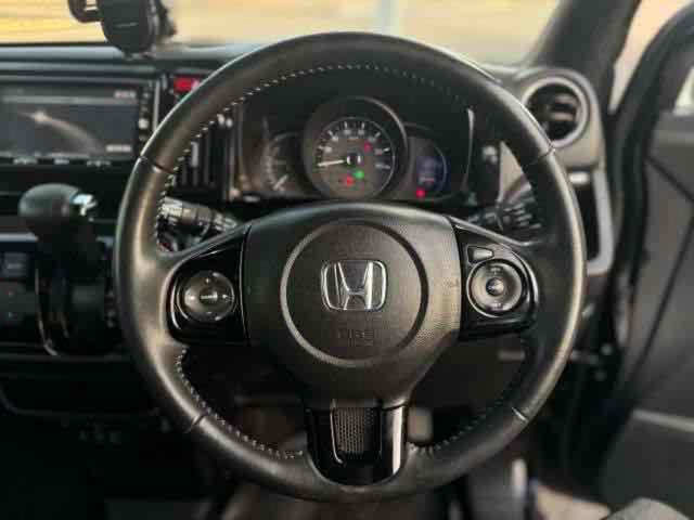 Ｎ－ＷＧＮカスタム Ｇ　ＳＳパッケージ　４ＷＤ　ＥＴＣ　バックカメラ　オートクルーズコントロール　衝突被害軽減システム　オートライト　ＨＩＤ　スマートキー　アイドリングストップ　電動格納ミラー　シートヒーター　ベンチシート　ＣＶＴ　ＥＳＣ（2枚目）