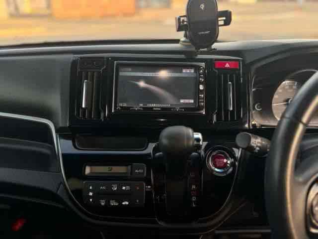 Ｎ－ＷＧＮカスタム Ｇ　ＳＳパッケージ　４ＷＤ　ＥＴＣ　バックカメラ　オートクルーズコントロール　衝突被害軽減システム　オートライト　ＨＩＤ　スマートキー　アイドリングストップ　電動格納ミラー　シートヒーター　ベンチシート　ＣＶＴ　ＥＳＣ（3枚目）