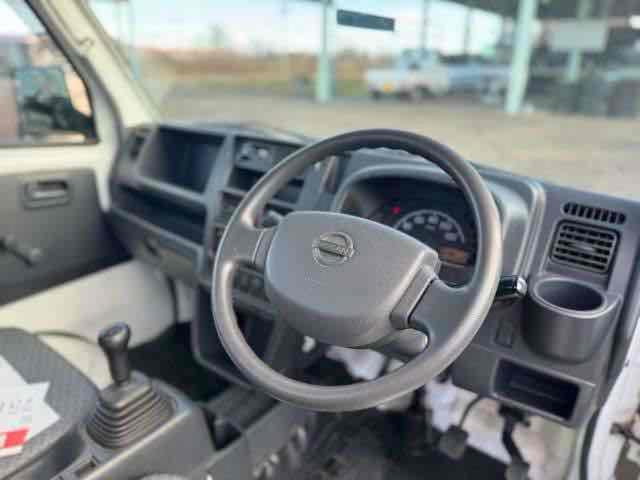 NT100クリッパートラック SD 4WD MT パワーステアリング 運転席エアバッグ(10枚目)
