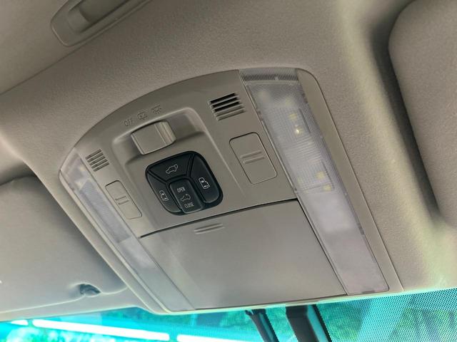 ヴェルファイアハイブリッド ＺＲ　Ｇエディション　４ＷＤ　後期型　サンルーフ　両側電動スライドドア　純正ＨＤＤナビ　フリップダウンモニター　バックカメラ　スーパーライブサウンドシステム　黒革シート　シートヒーター　ＨＩＤヘッドライト　クルコン　ＥＴＣ（67枚目）