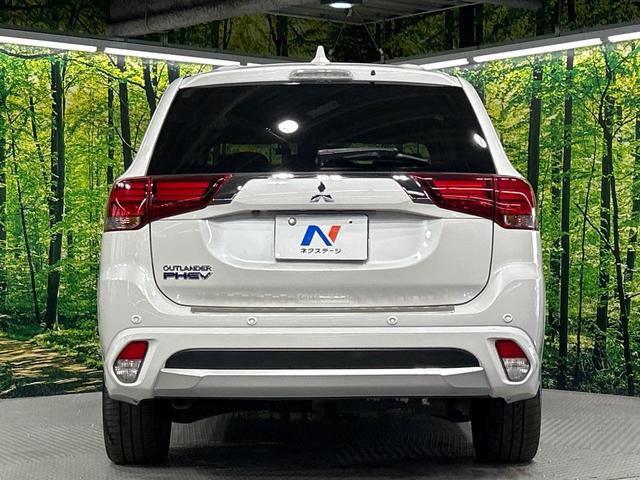 アウトランダーＰＨＥＶ Ｇナビパッケージ　４ＷＤ　純正ＳＤナビ　全周囲カメラ　ステアリングヒーター　レーダークルーズ　ハーフレザーシート　シートヒーター　パワーシート　パワーバックドア　コーナーセンサー　スマートキー　ＬＥＤ　ＥＴＣ（16枚目）