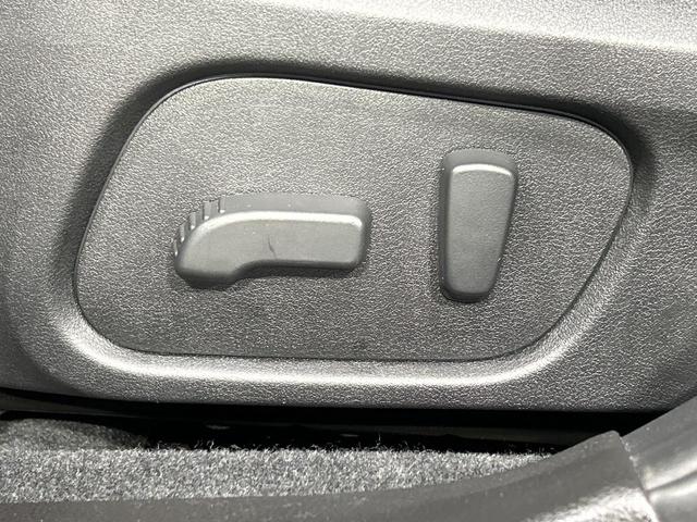 レヴォーグ １．６ＧＴアイサイト　Ｓスタイル　４ＷＤ　ターボ　純正ナビ　バックカメラ　サイドカメラ　寒冷地仕様　アイサイトＶｅｒ３　レーダークルーズ　リヤビークルディティクション　革シート　メモリー機能付きパワーシート　シートヒーター　ＥＴＣ（12枚目）
