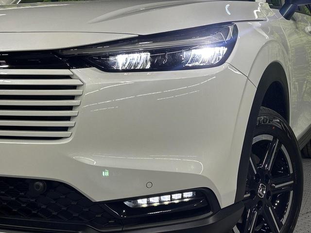 ヴェゼル Ｇ　４ＷＤ　登録済未使用車　渋滞追従機能付アダプティブクルーズ　歩行者事故軽減ステアリング　誤発進抑制機能　寒冷地仕様　コーナーセンサー　オートハイビーム　車線逸脱警報　トラフィックジャムアシスト（13枚目）