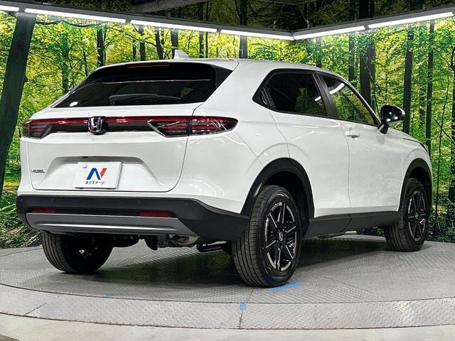 ヴェゼル Ｇ　４ＷＤ　登録済未使用車　渋滞追従機能付アダプティブクルーズ　歩行者事故軽減ステアリング　誤発進抑制機能　寒冷地仕様　コーナーセンサー　オートハイビーム　車線逸脱警報　トラフィックジャムアシスト（18枚目）