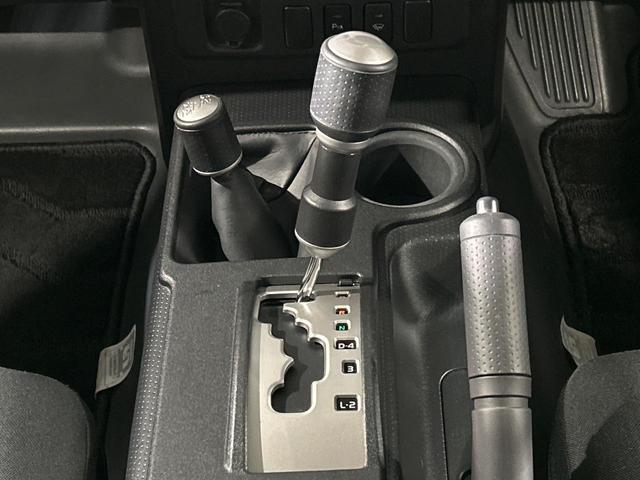 FJクルーザー カラーパッケージ 本州仕入れ ALPINEナビ バックカメラ 寒冷地仕様 クルーズコントロール クリアランスソナー サイドステップ フロントフォグライト リアワイパー プライバシーガラス ETC リアフォグ(28枚目)