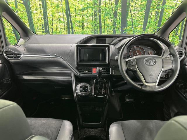 エスクァイア Ｇｉ　プレミアムパッケージ　ブラックテーラード　４ＷＤ　寒冷地仕様　フリップダウンモニター　ＳＤナビ　バックカメラ　両側電動ドア　セーフティセンス　ステアリングヒーター　シートヒーター　クルーズコントロール　ドラレコ　コーナーセンサー（2枚目）