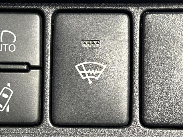 エスクァイア Ｇｉ　プレミアムパッケージ　ブラックテーラード　４ＷＤ　寒冷地仕様　フリップダウンモニター　ＳＤナビ　バックカメラ　両側電動ドア　セーフティセンス　ステアリングヒーター　シートヒーター　クルーズコントロール　ドラレコ　コーナーセンサー（6枚目）