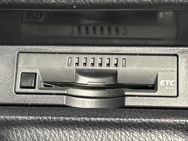 エスクァイア Ｇｉ　プレミアムパッケージ　ブラックテーラード　４ＷＤ　寒冷地仕様　フリップダウンモニター　ＳＤナビ　バックカメラ　両側電動ドア　セーフティセンス　ステアリングヒーター　シートヒーター　クルーズコントロール　ドラレコ　コーナーセンサー（10枚目）