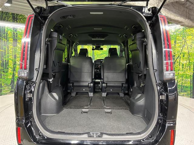 エスクァイア Ｇｉ　プレミアムパッケージ　ブラックテーラード　４ＷＤ　寒冷地仕様　フリップダウンモニター　ＳＤナビ　バックカメラ　両側電動ドア　セーフティセンス　ステアリングヒーター　シートヒーター　クルーズコントロール　ドラレコ　コーナーセンサー（11枚目）