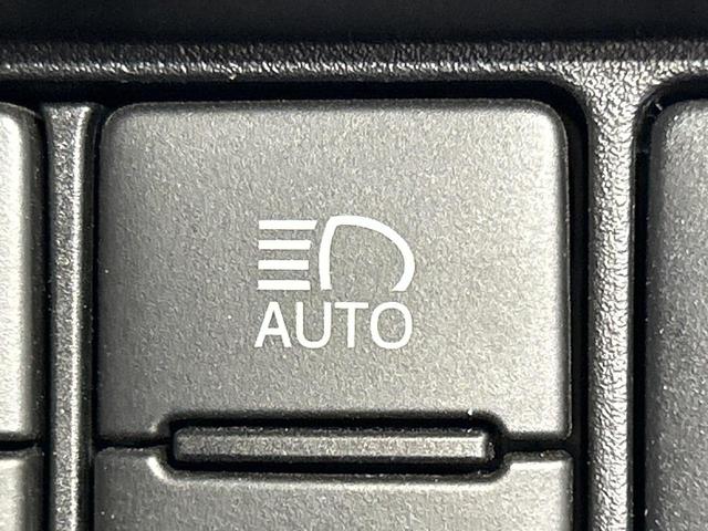 エスクァイア Ｇｉ　プレミアムパッケージ　ブラックテーラード　４ＷＤ　寒冷地仕様　フリップダウンモニター　ＳＤナビ　バックカメラ　両側電動ドア　セーフティセンス　ステアリングヒーター　シートヒーター　クルーズコントロール　ドラレコ　コーナーセンサー（39枚目）