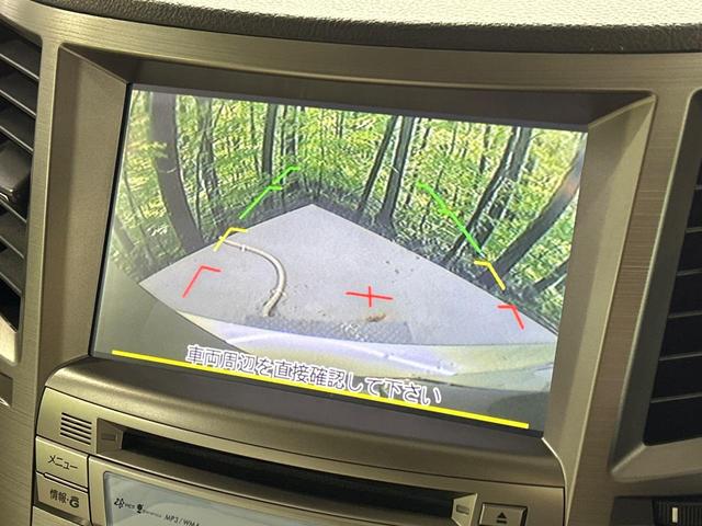 レガシィアウトバック ２．５ｉアイサイト　４ＷＤ　純正８型ナビ　バックカメラ　寒冷地仕様　アイサイト　クルーズコントロール　パワーシート　スマートキー　ＨＩＤヘッド　ＥＴＣ　車線逸脱警報　オートライト　デュアルエアコン　Ｂｌｕｅｔｏｏｔｈ（4枚目）