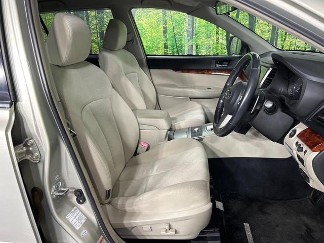 レガシィアウトバック ２．５ｉアイサイト　４ＷＤ　純正８型ナビ　バックカメラ　寒冷地仕様　アイサイト　クルーズコントロール　パワーシート　スマートキー　ＨＩＤヘッド　ＥＴＣ　車線逸脱警報　オートライト　デュアルエアコン　Ｂｌｕｅｔｏｏｔｈ（10枚目）